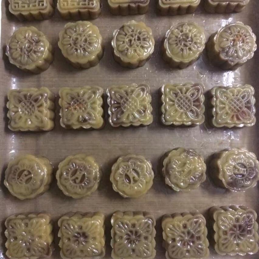 广式月饼－－蛋黄豆沙月饼