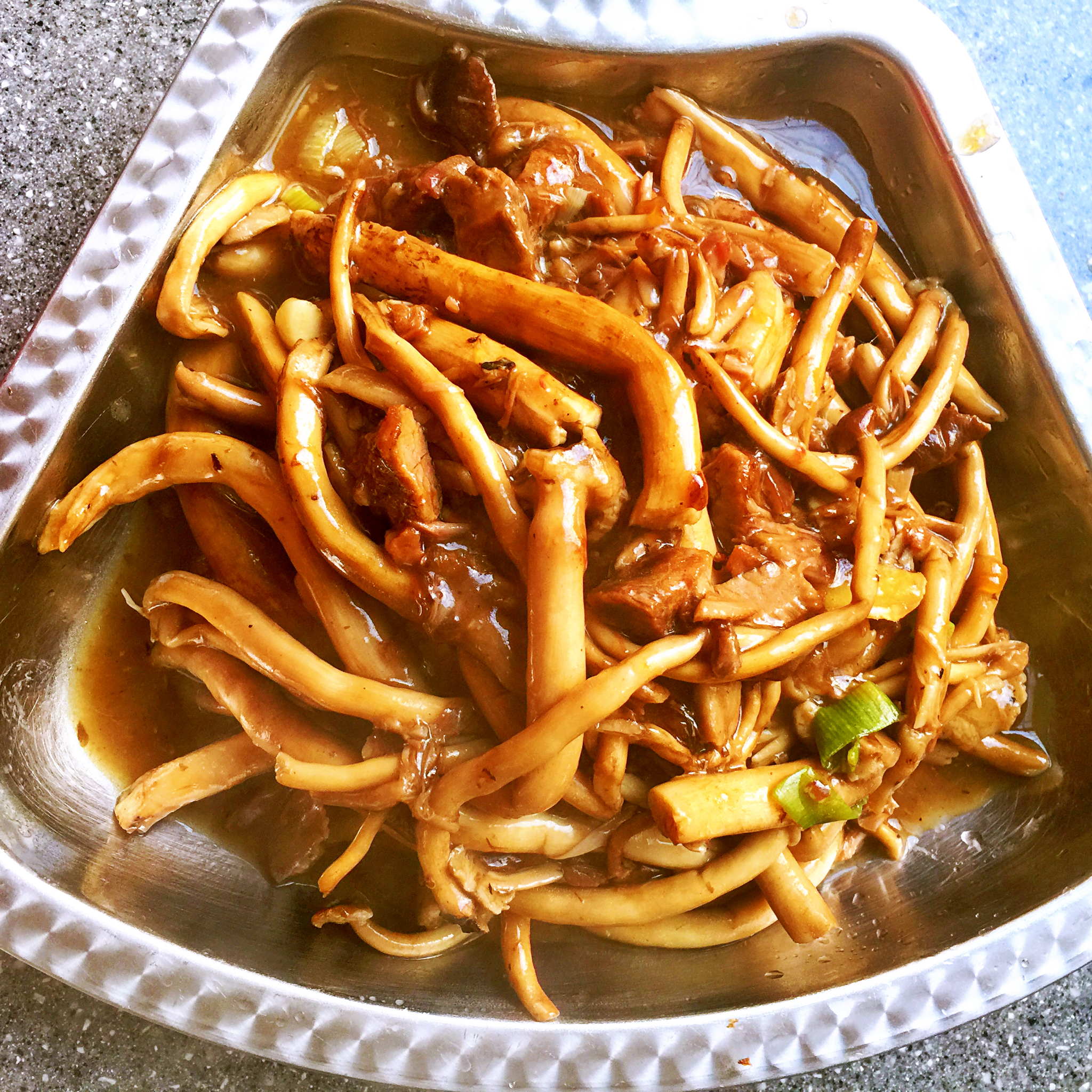 牛肉丝炒茶树菇