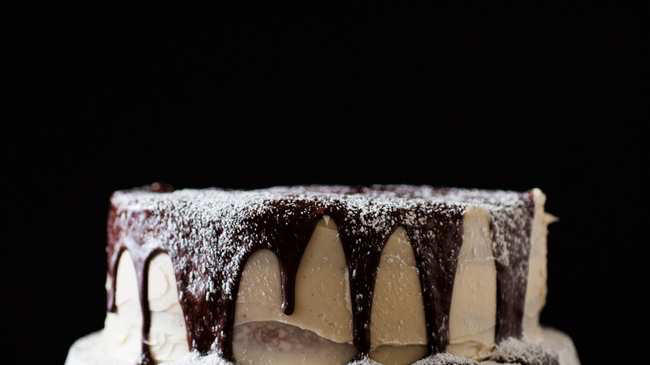 蛋奶酒蛋糕 Eggnog Cake with Cinnamon Frosting