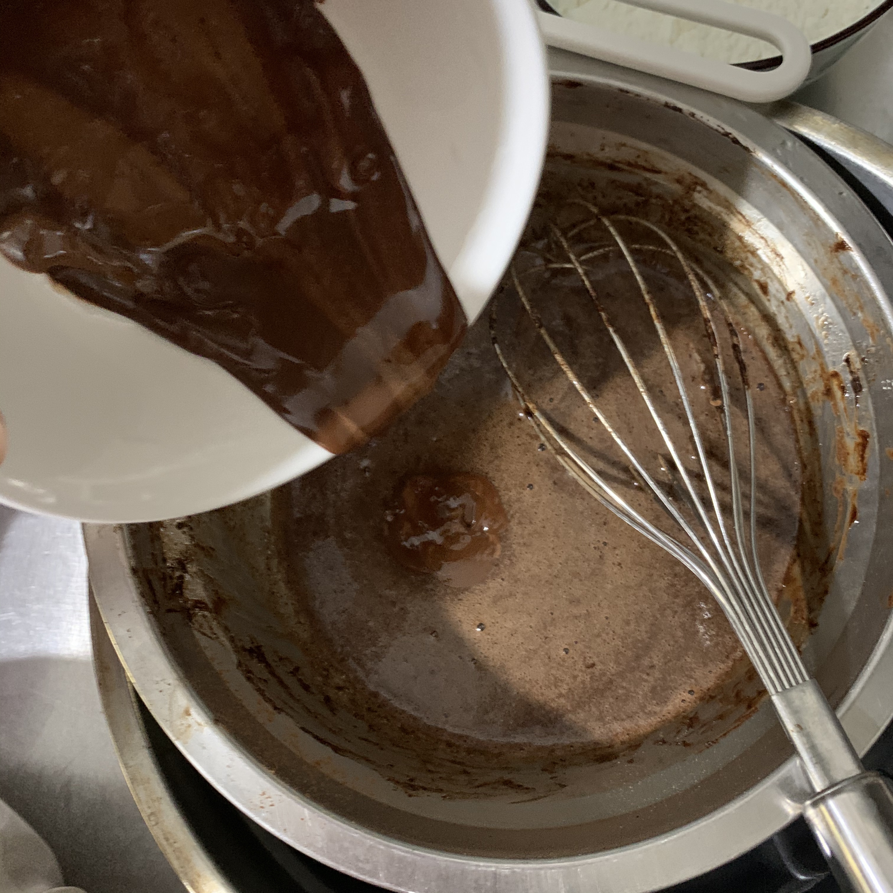 巧克力戚风蛋糕（黑森林坯子）的做法 步骤3