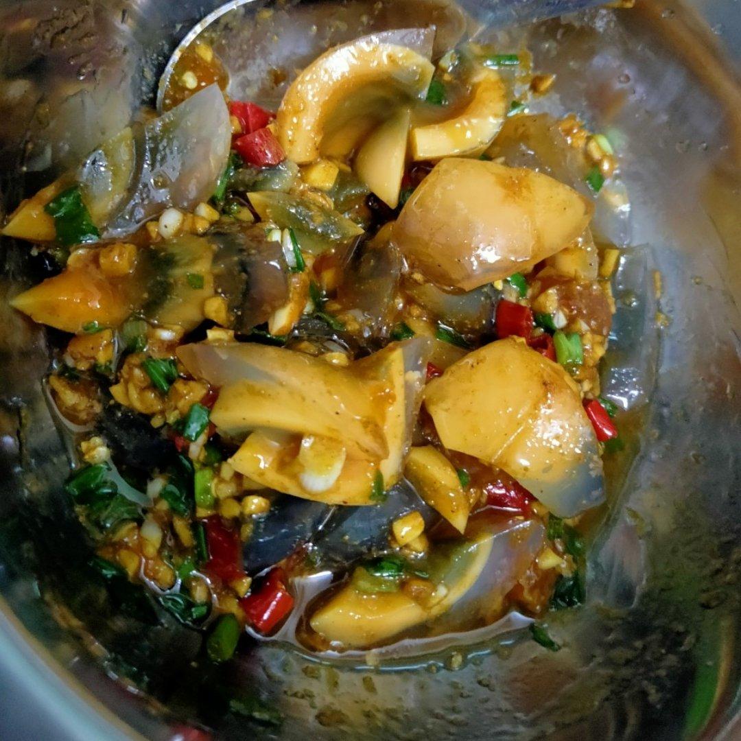 凉拌皮蛋 好吃到汤汁都不放过