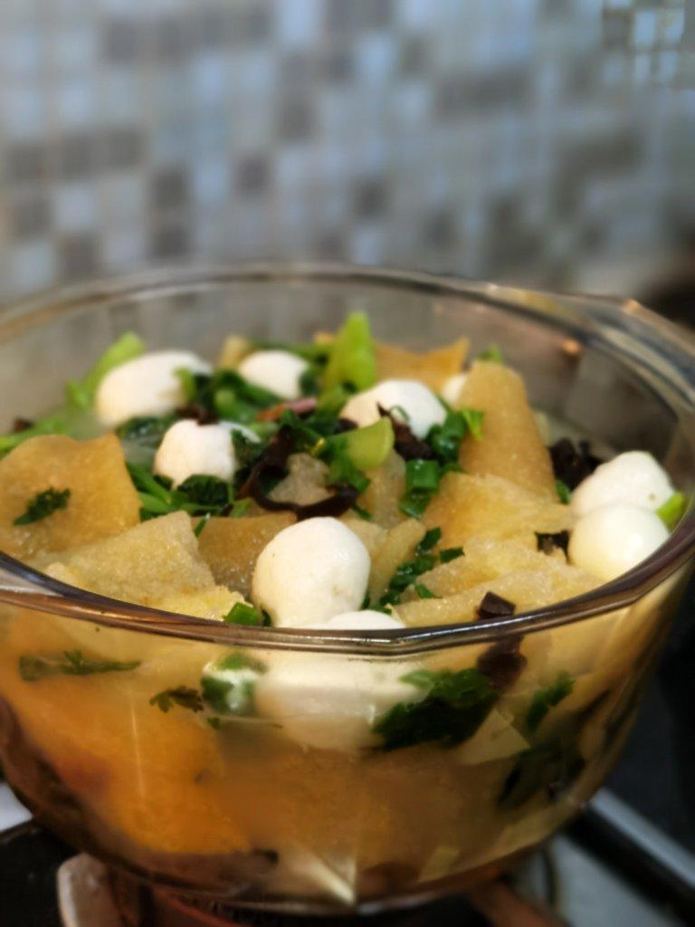 「并不正宗的六合头道菜」