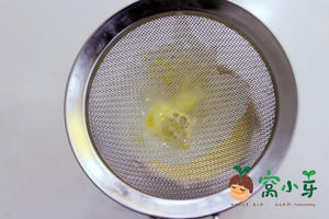 宝宝辅食：奶粉蛋黄布丁的做法 步骤3