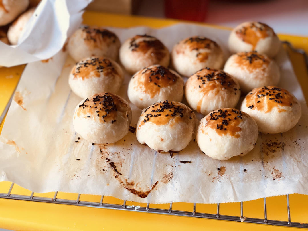 排四个小时队也买不到的鲜肉月饼，秘诀是放麻油！