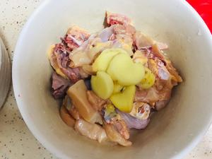 香菇栗子燜雞的做法 步骤2