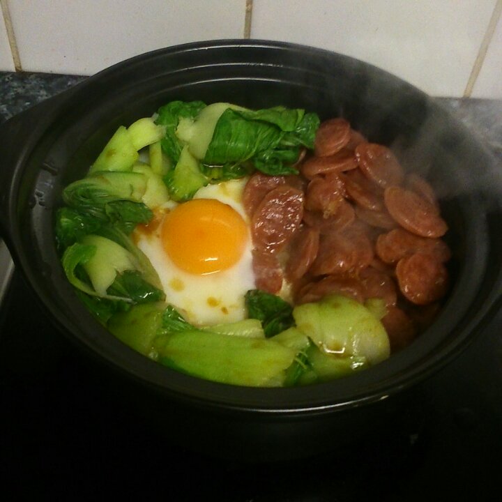广式腊味煲仔饭