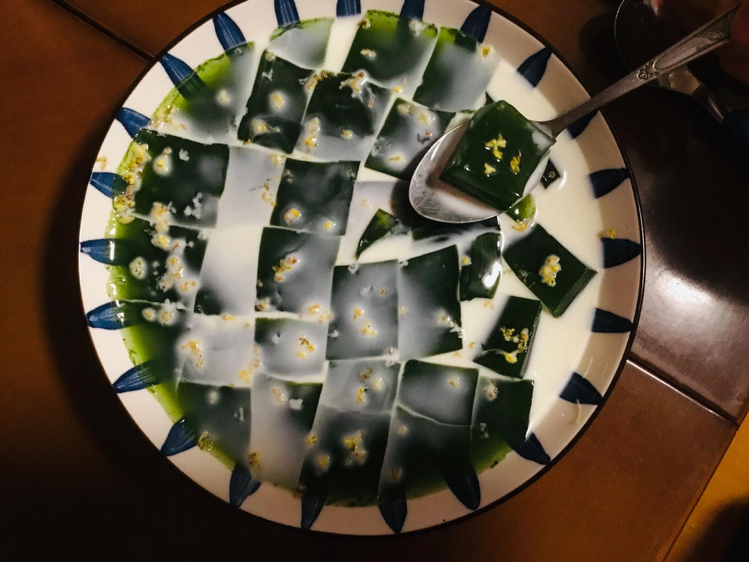 艾草的另一种清凉吃法- -艾草凉粉，不要高热量的青团