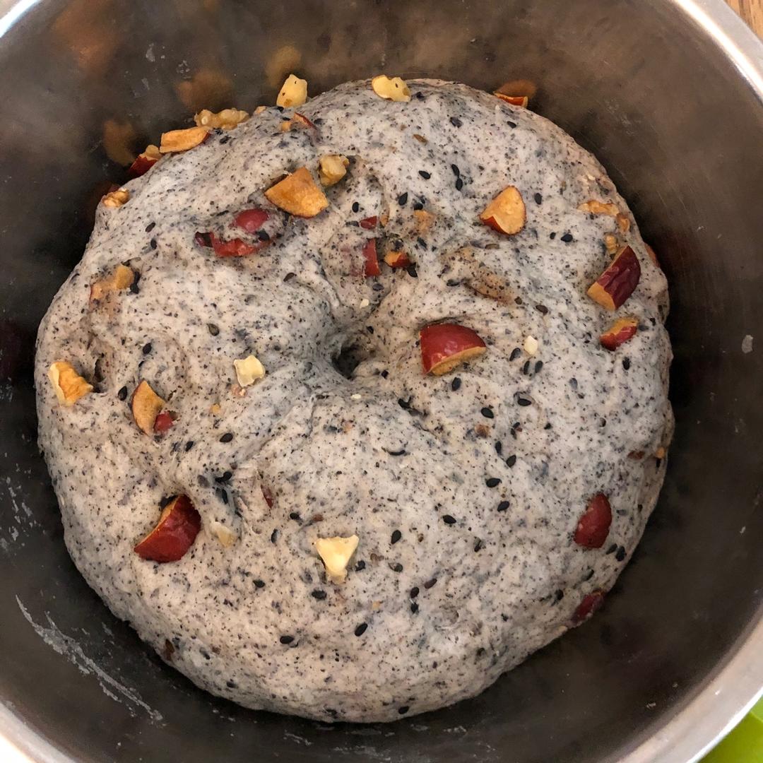 黑芝麻红枣包