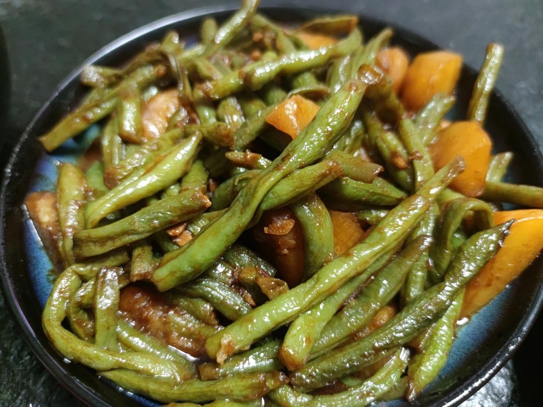 绝对正宗的东北土豆豆角炖五花肉