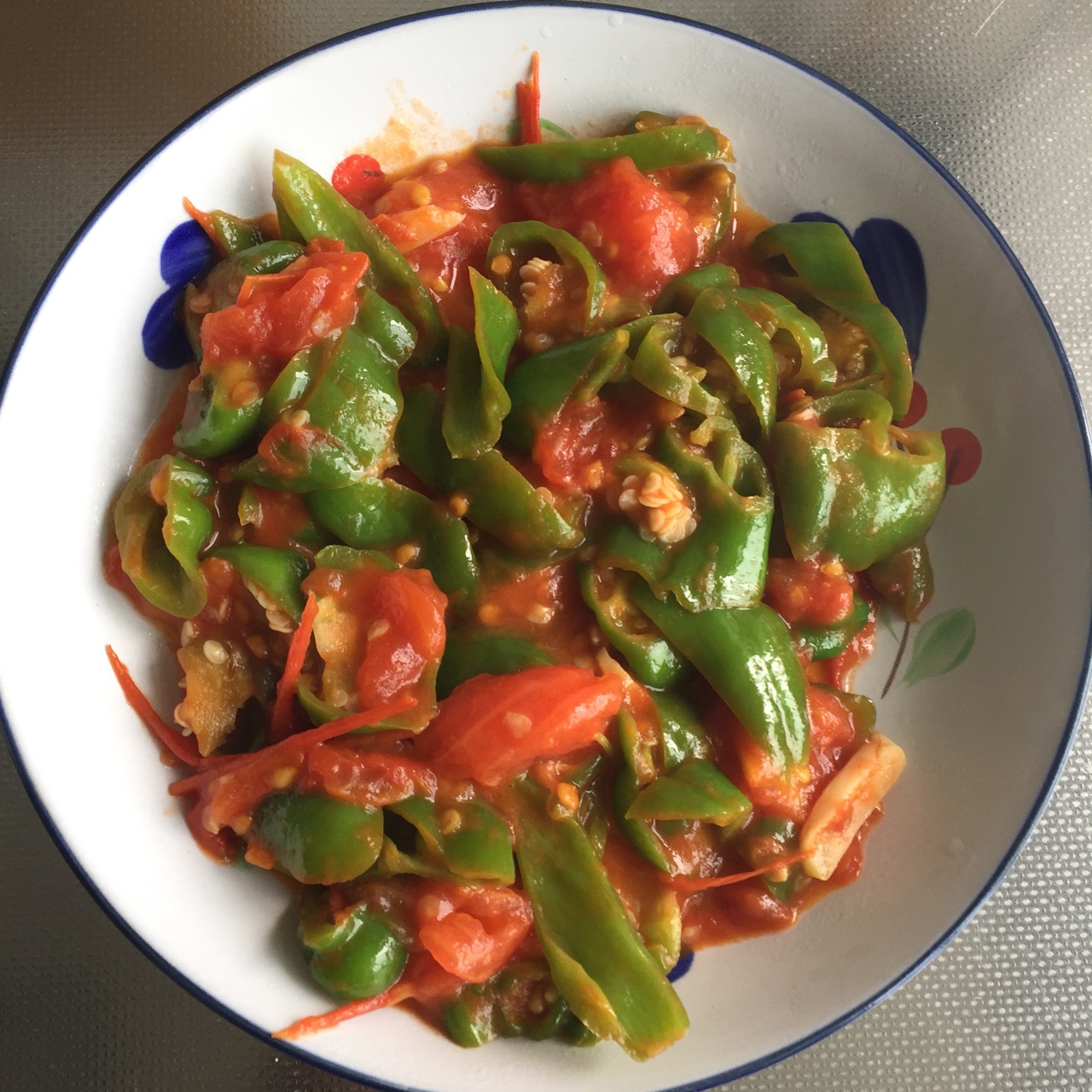 春慧i做的西红柿炒辣椒