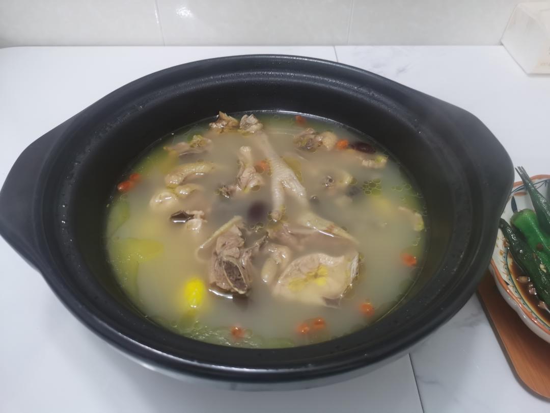 板栗炖鸡汤