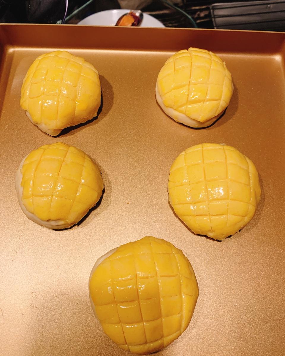 好吃到炸裂的港式菠萝包（附带制作酥皮的小视频）