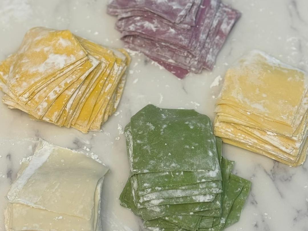 大宝贝的彩色果蔬馄饨皮『 擀皮自己做』的做法 步骤4