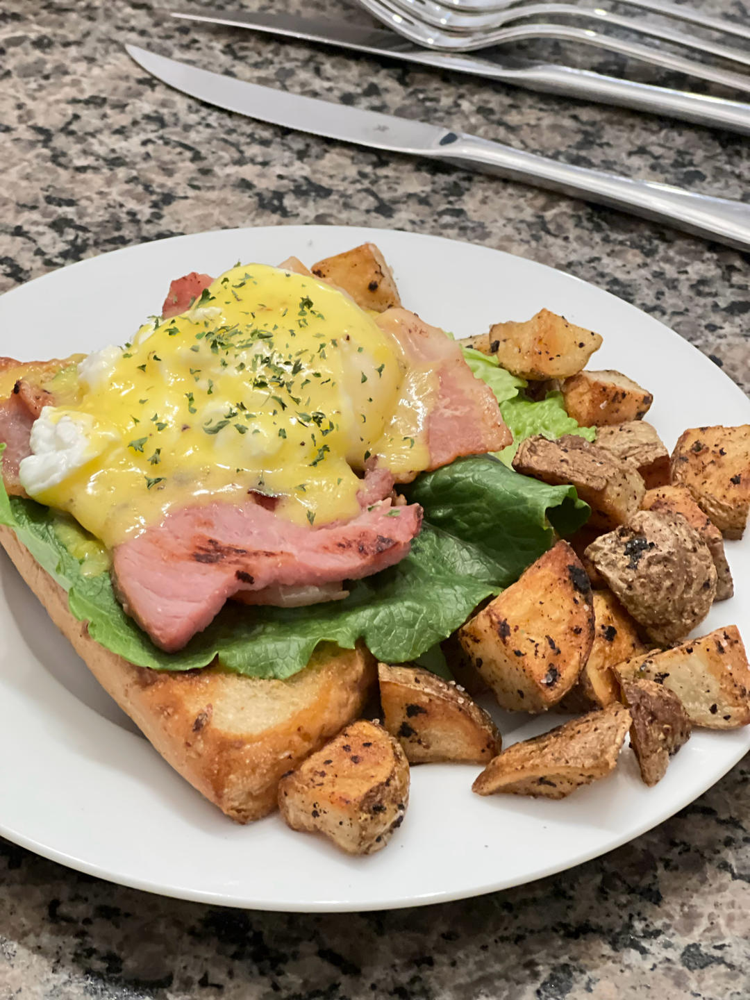完胜咖啡店的brunch(班尼迪克蛋)