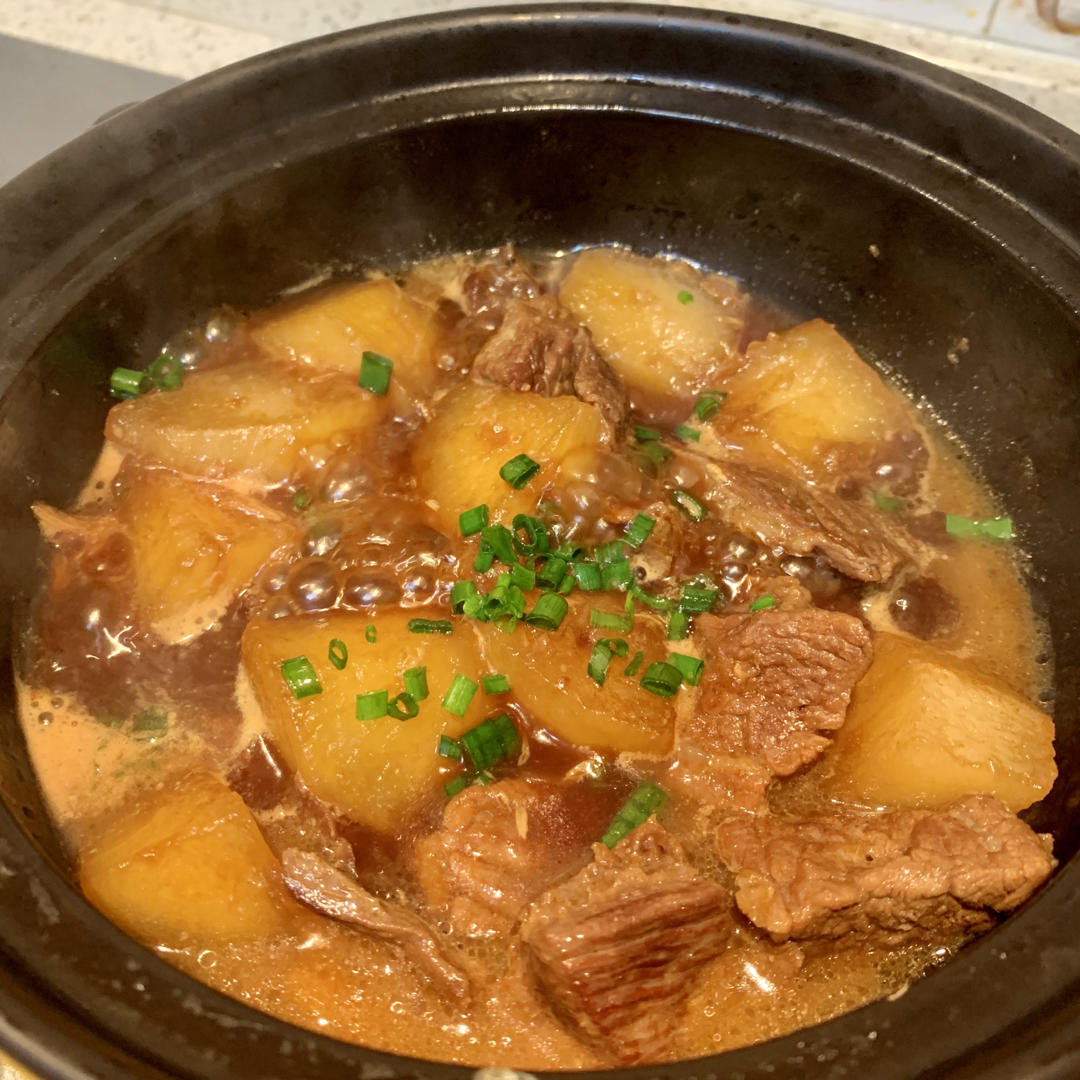 萝卜焖牛腩 （好吃得可以摆摊了）