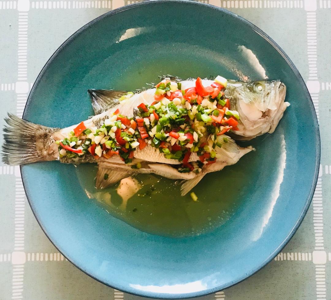泰式清蒸柠檬鲈鱼