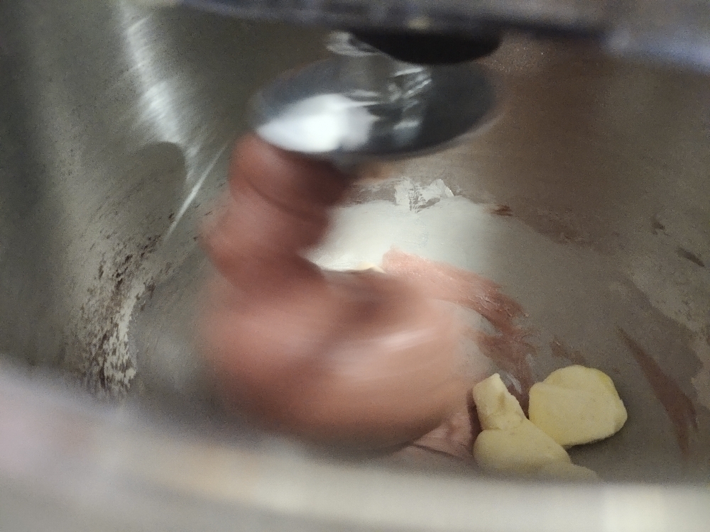 星空流沙软欧包，一口爆浆❤️冷藏发酵或直接法面包，咸蛋黄控必入的做法 步骤8