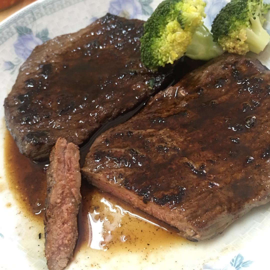 傲娇的小zq做的不会出错的牛排!附酱汁做法