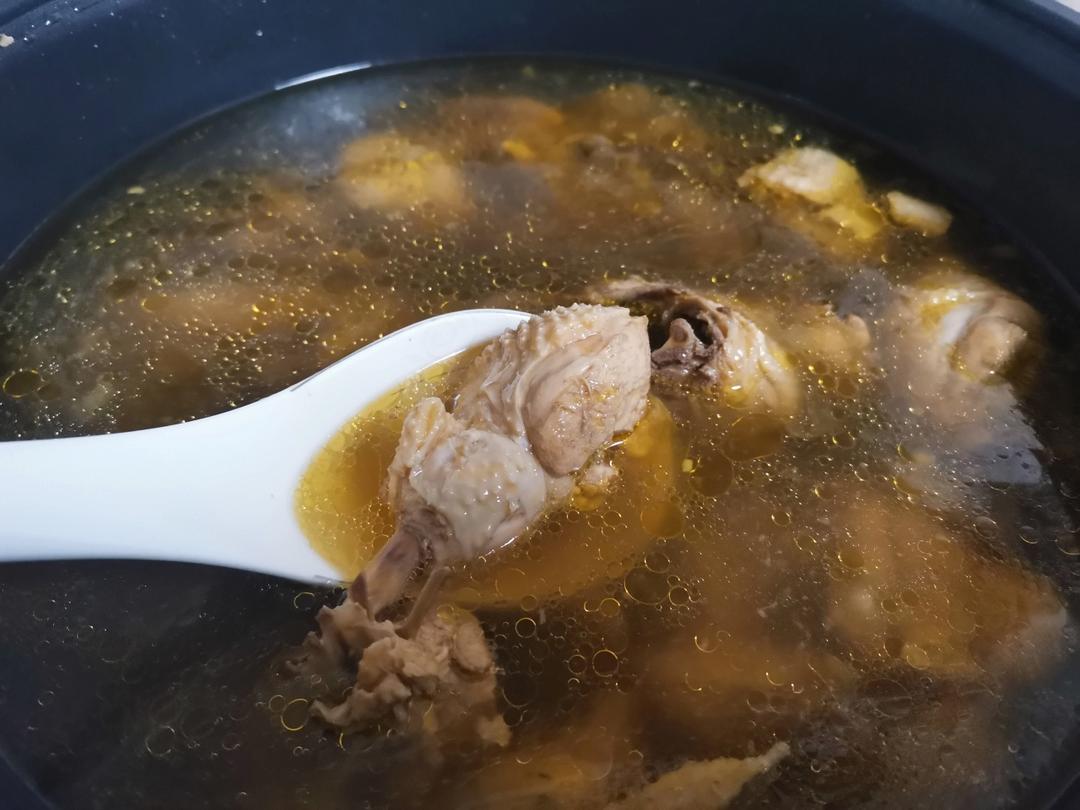 鲜掉牙的口蘑鸡汤