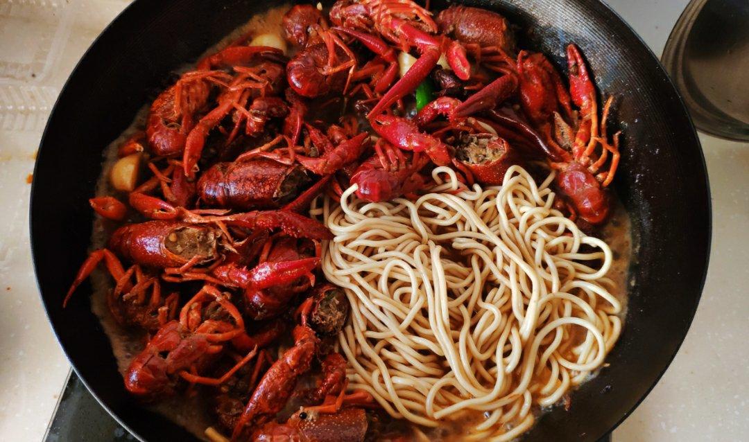 花卷卷卷卷卷丶做的麻辣小龙虾焖面