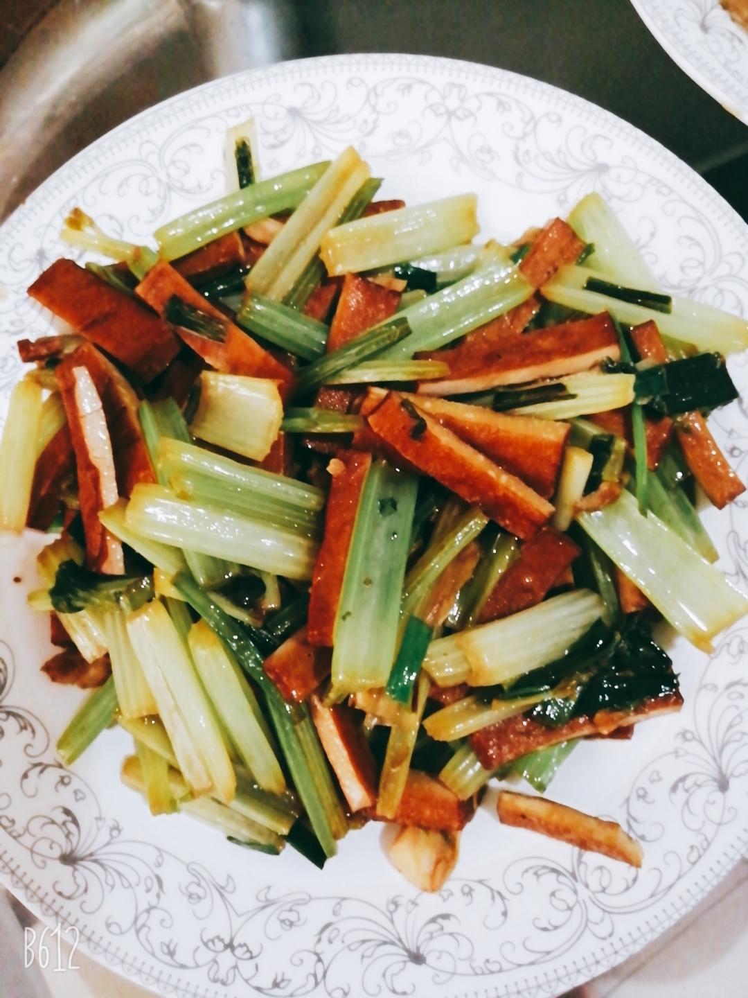 芹菜炒香干