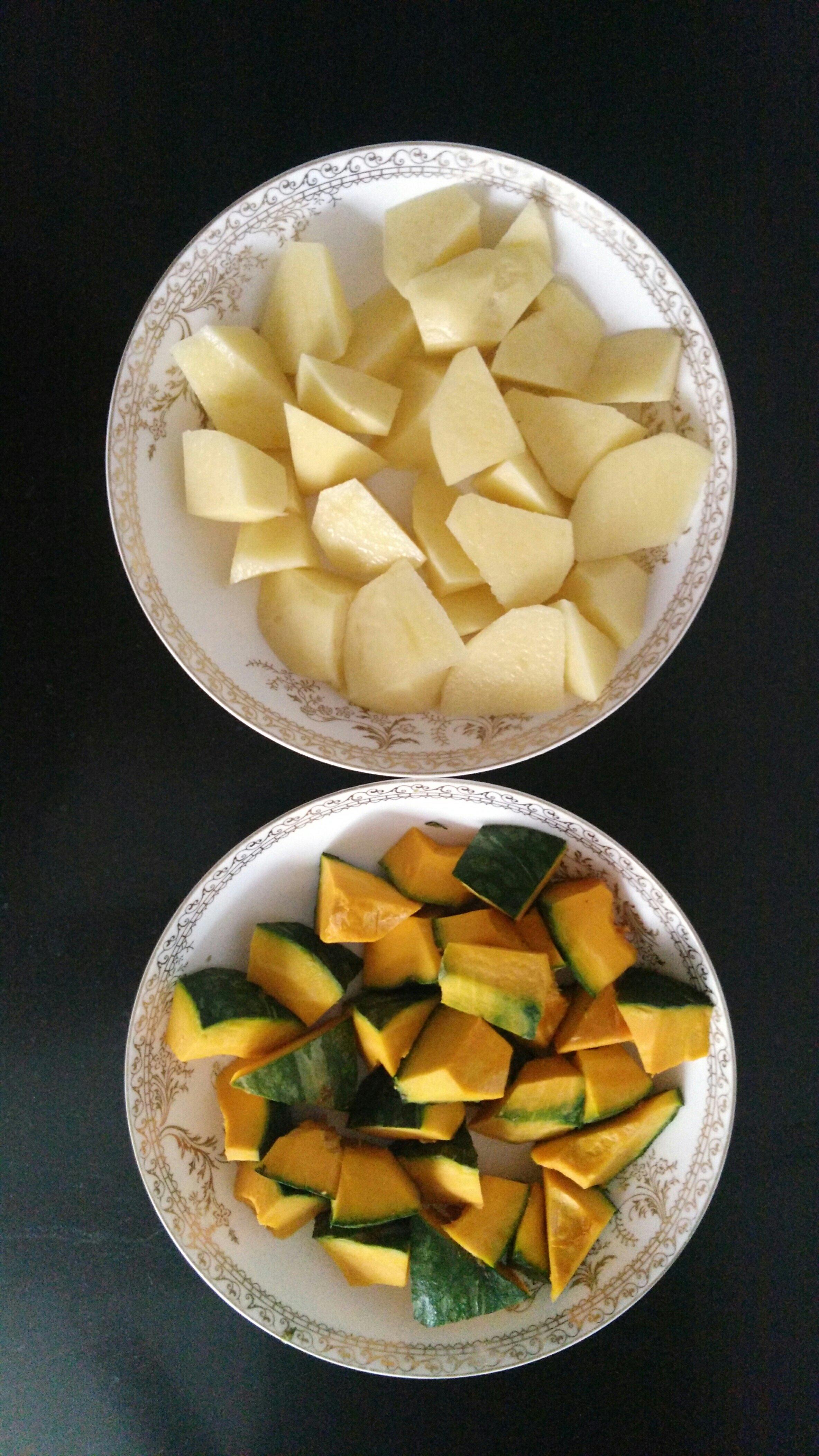 南瓜炖土豆的做法 步骤1