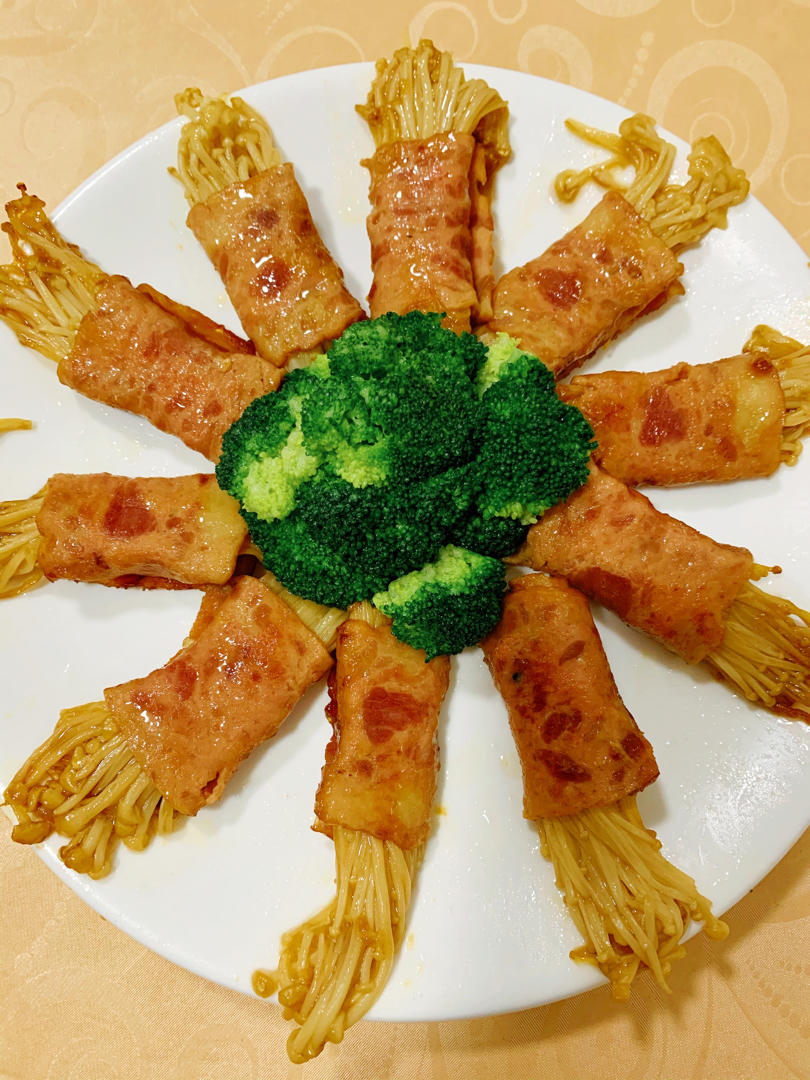 【金针菇肥牛卷】