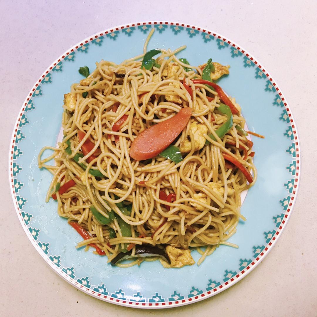 didi-bear熊做的夜宵党必备的快手鸡蛋香肠炒面