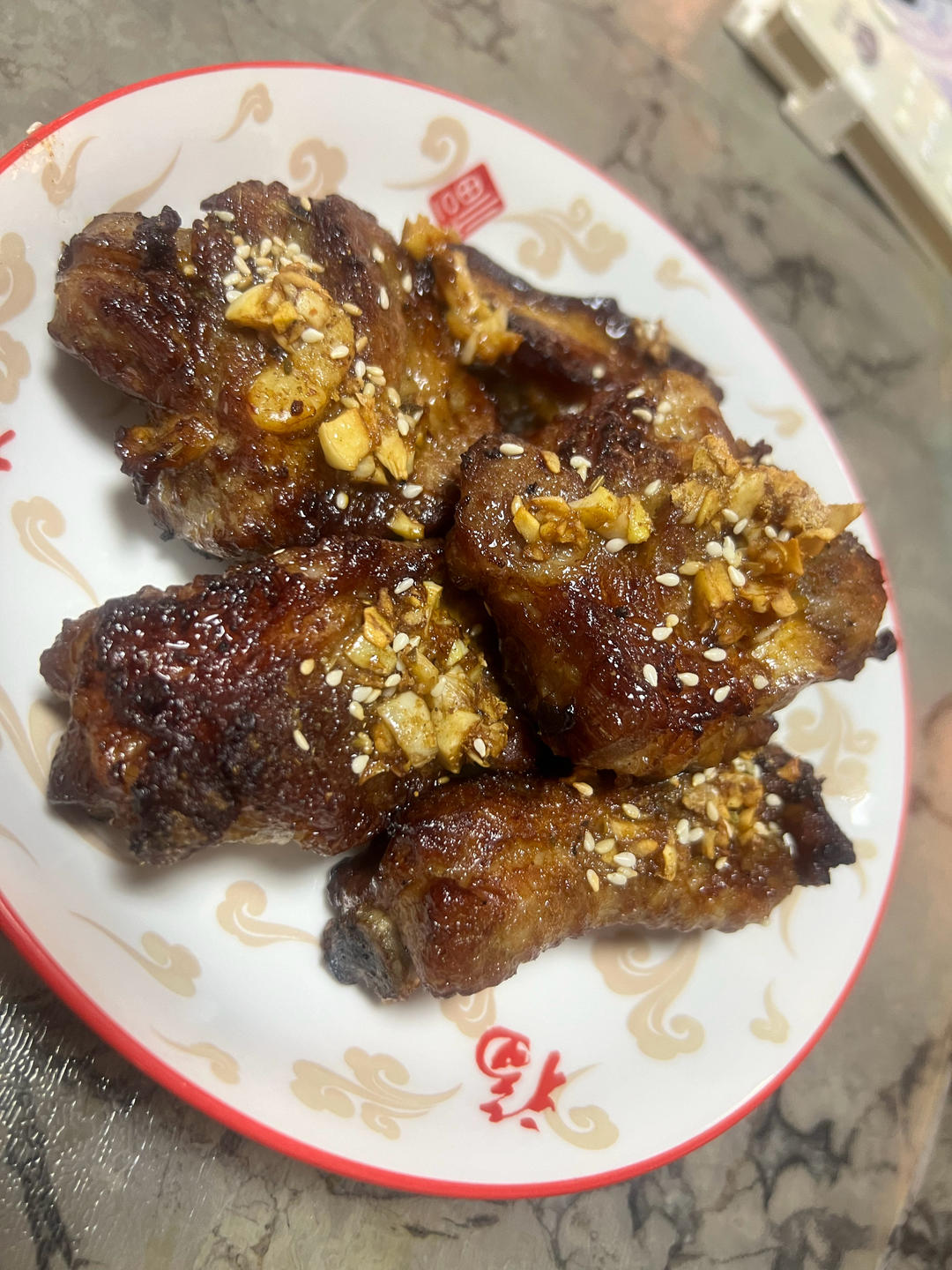 外焦里嫩！好吃到舔手指的蒜香烤排骨