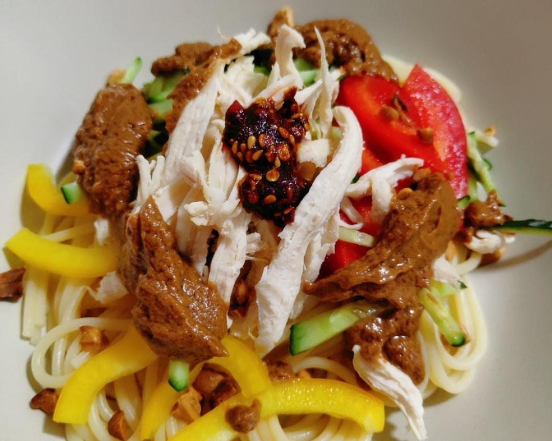 五彩鸡丝凉面(意面版)的做法