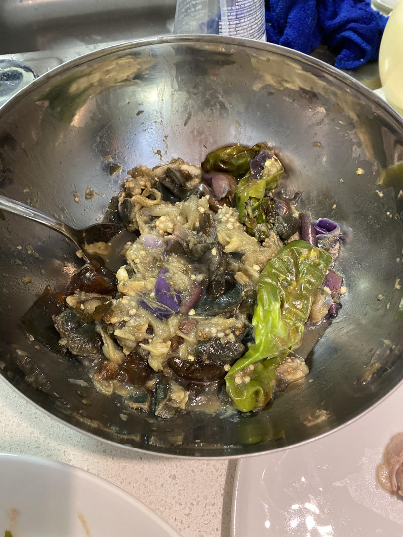 特色湘菜擂辣椒茄子皮蛋