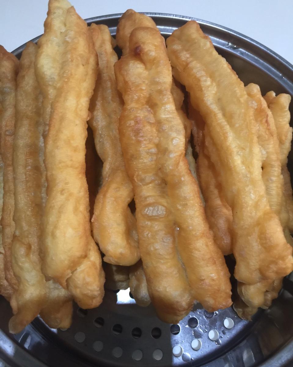 健康美味的家庭自制炸油条-只用酵母一次发酵