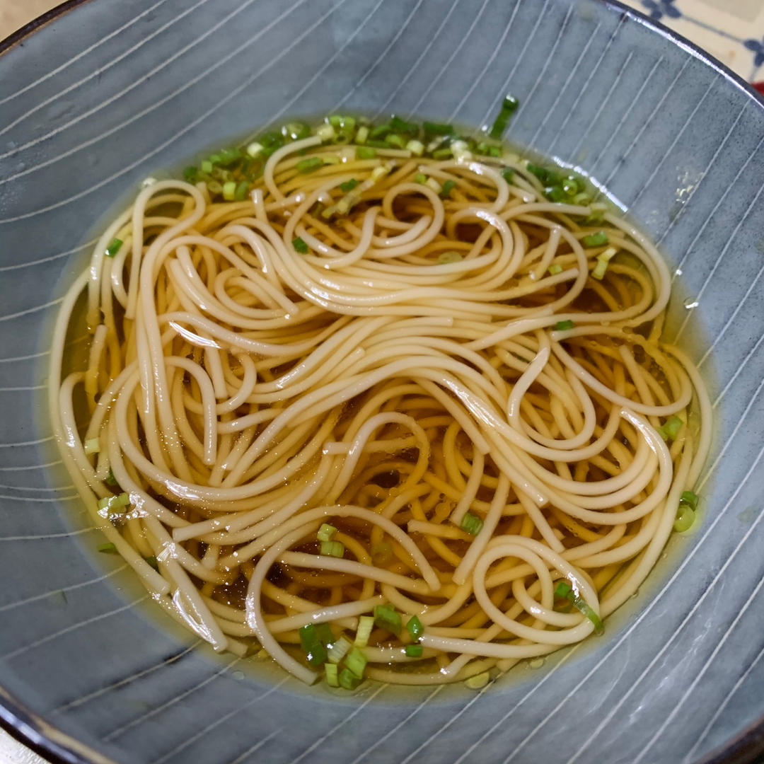早餐来一碗清汤面，色香味俱全！