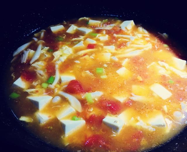 降火素汤：西红柿白玉菇炖豆腐