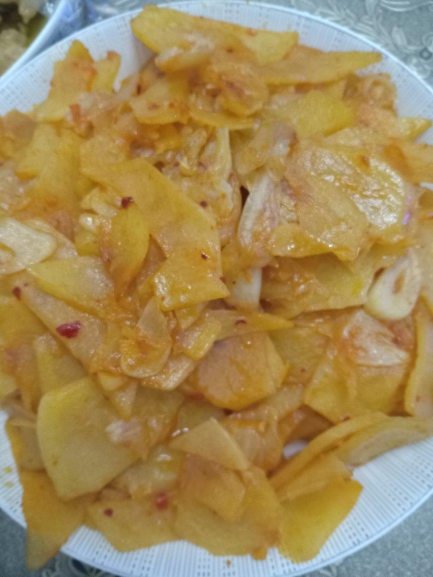 辣白菜炒土豆片