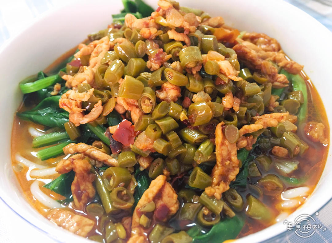 25:18赞酸豆角肉沫米粉(比你想象中好吃)酸豆角,肉末,指天椒,蒜,米线5