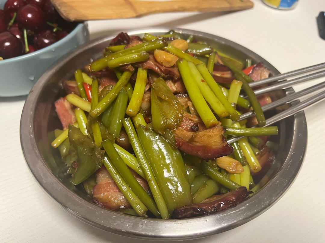 超级下饭的一道菜蒜苔炒风干腊肉