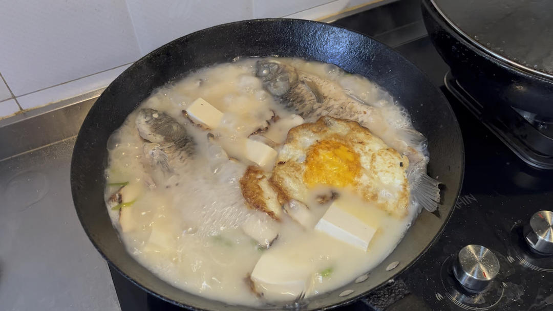 鲫鱼豆腐汤