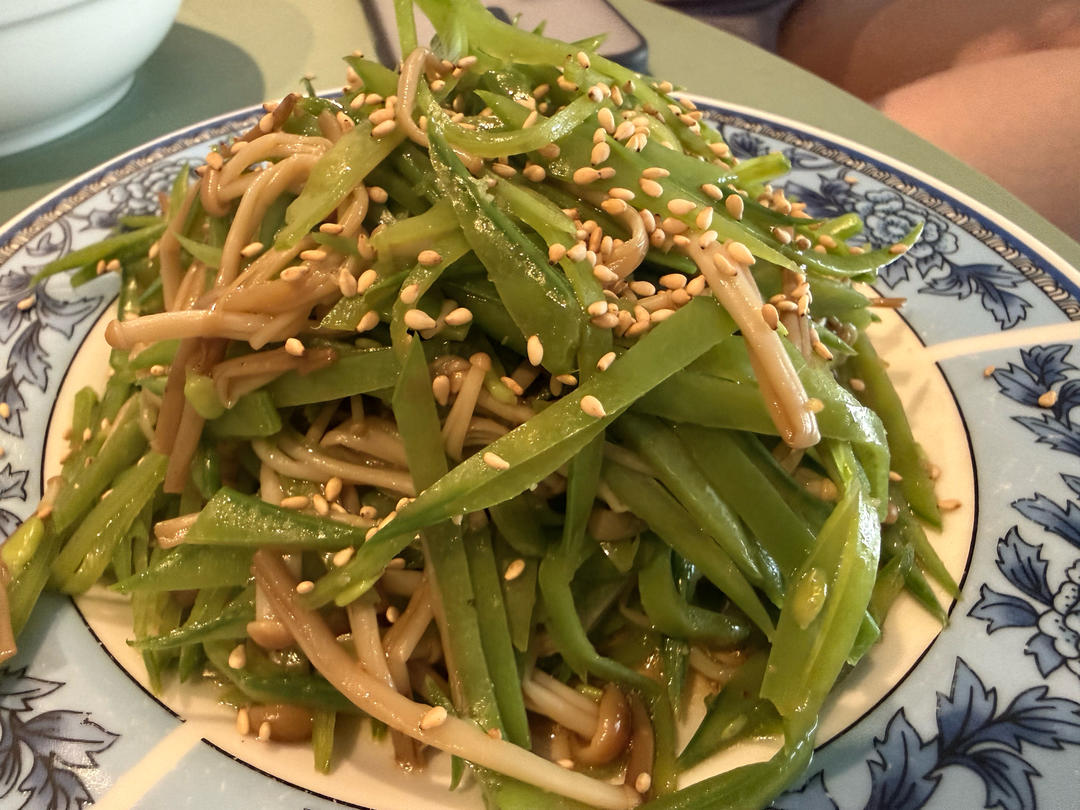 荷兰豆拌金针菇