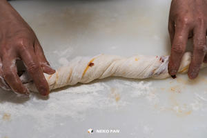 【番茄火腿洛斯提克】杭州名店招牌手揉面包的做法 步骤12