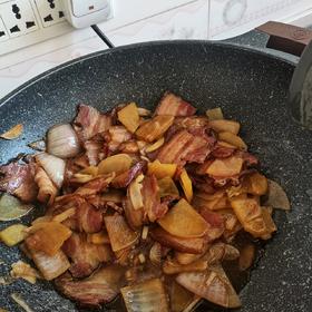 腊肉炒土豆片(都是我爱的)