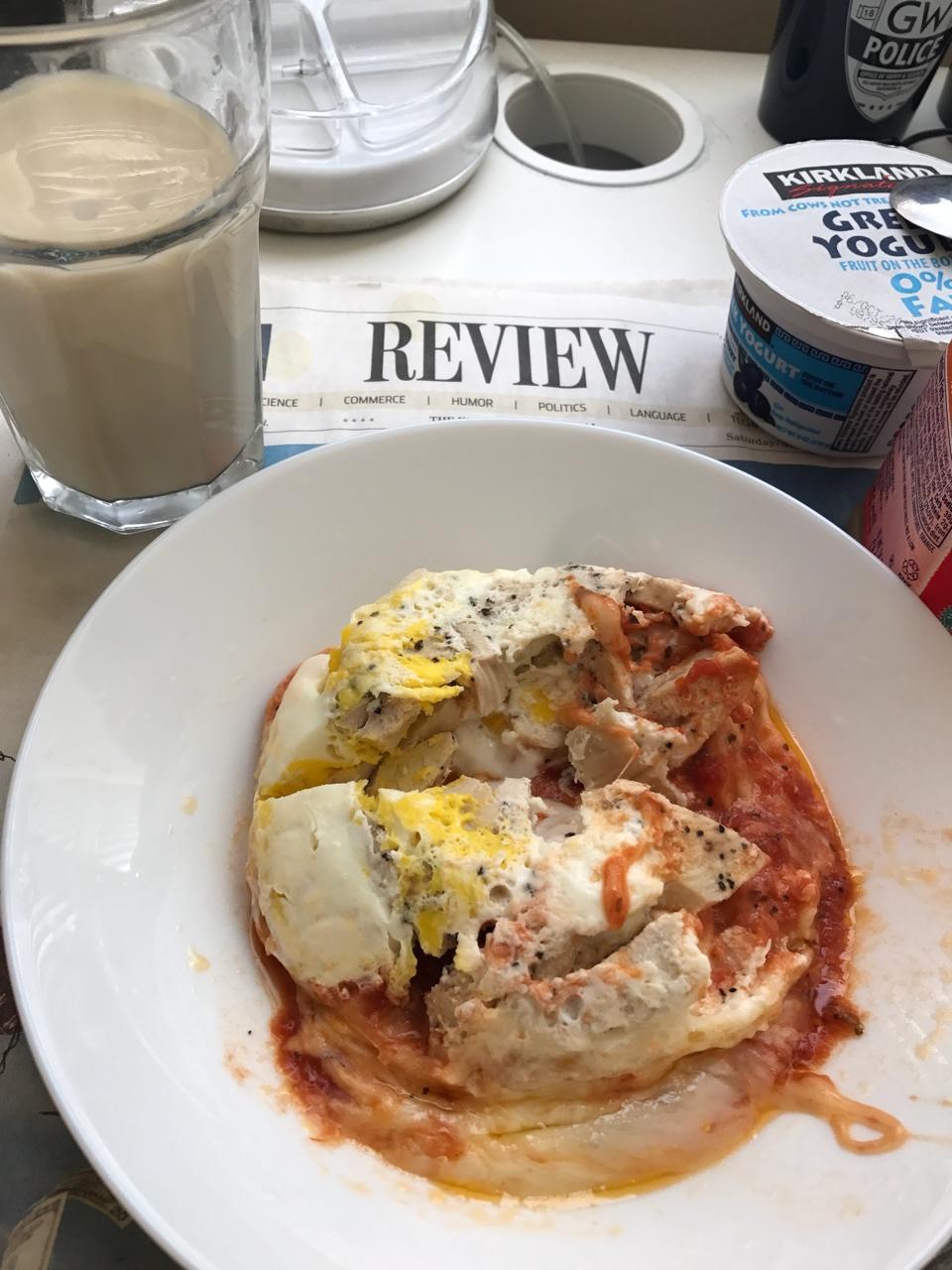 只需摆好材料去微波！惊艳全家的早餐端上桌：香肠奶酪烘蛋