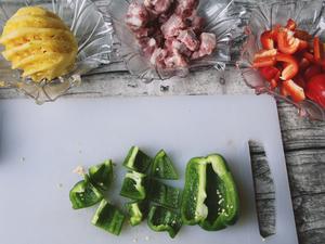 开胃好菜—菠萝双椒炒排骨的做法 步骤3