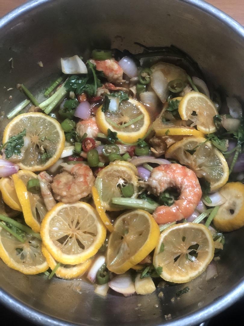 香辣过瘾一盘不够吃低卡泰式柠檬酸辣虾