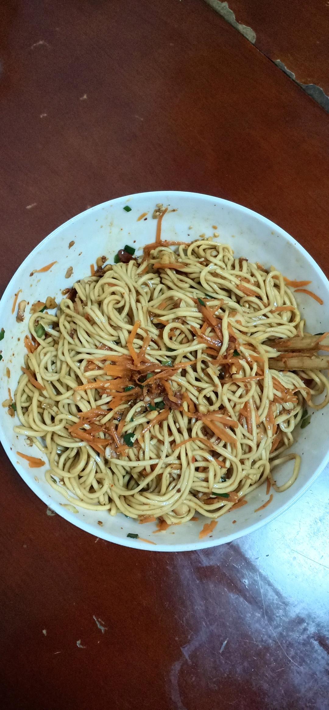 十分钟做好一盘开胃凉拌面～太好吃啦