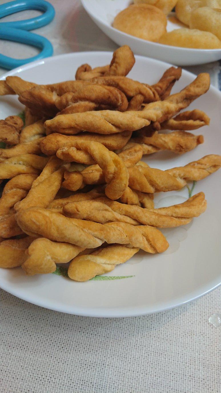 又香又酥鸡蛋小麻花，适合不爱甜食的你