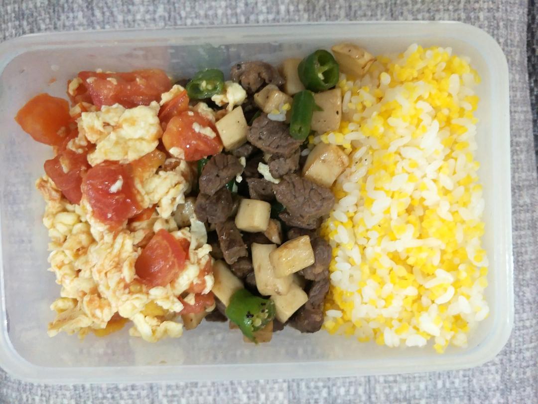 说不上是减脂还是增肌的健身餐