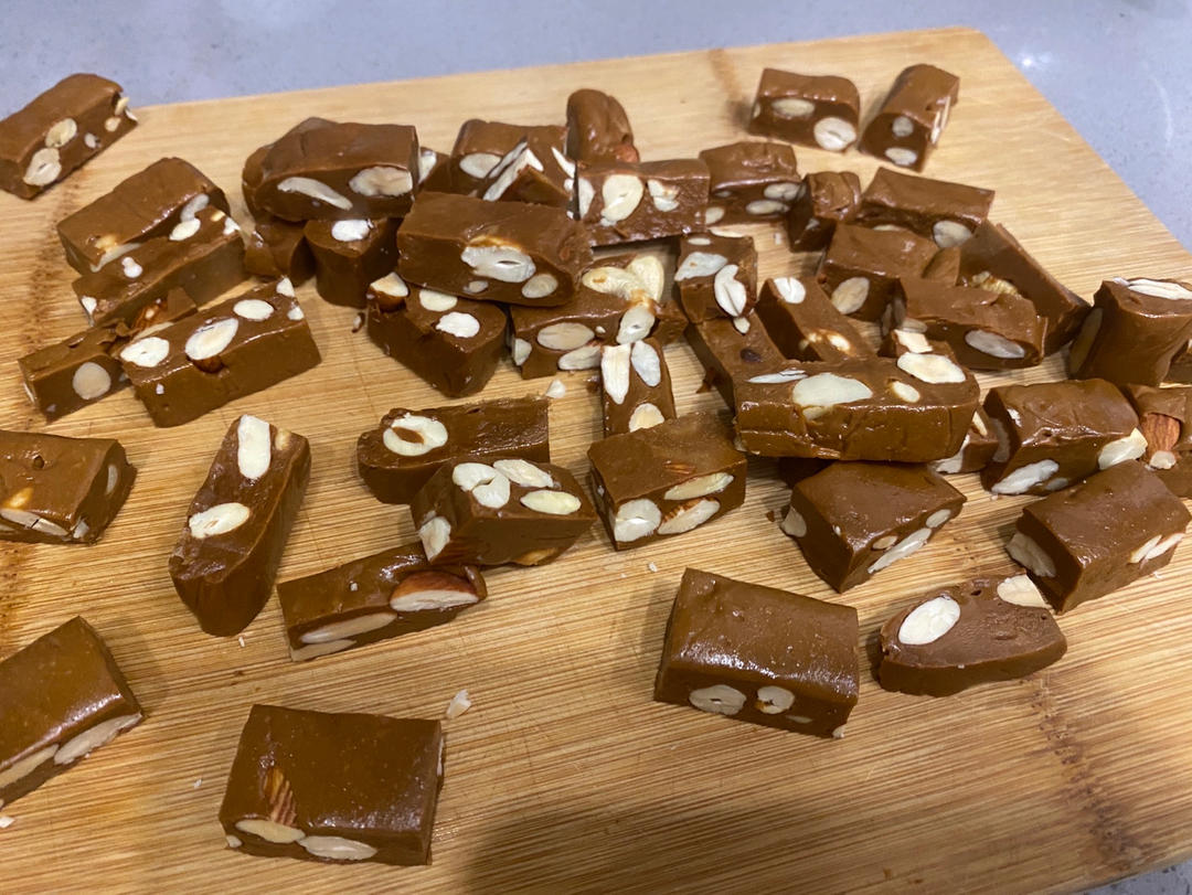 比牛轧糖还要好吃的花生太妃糖（消耗淡奶油）