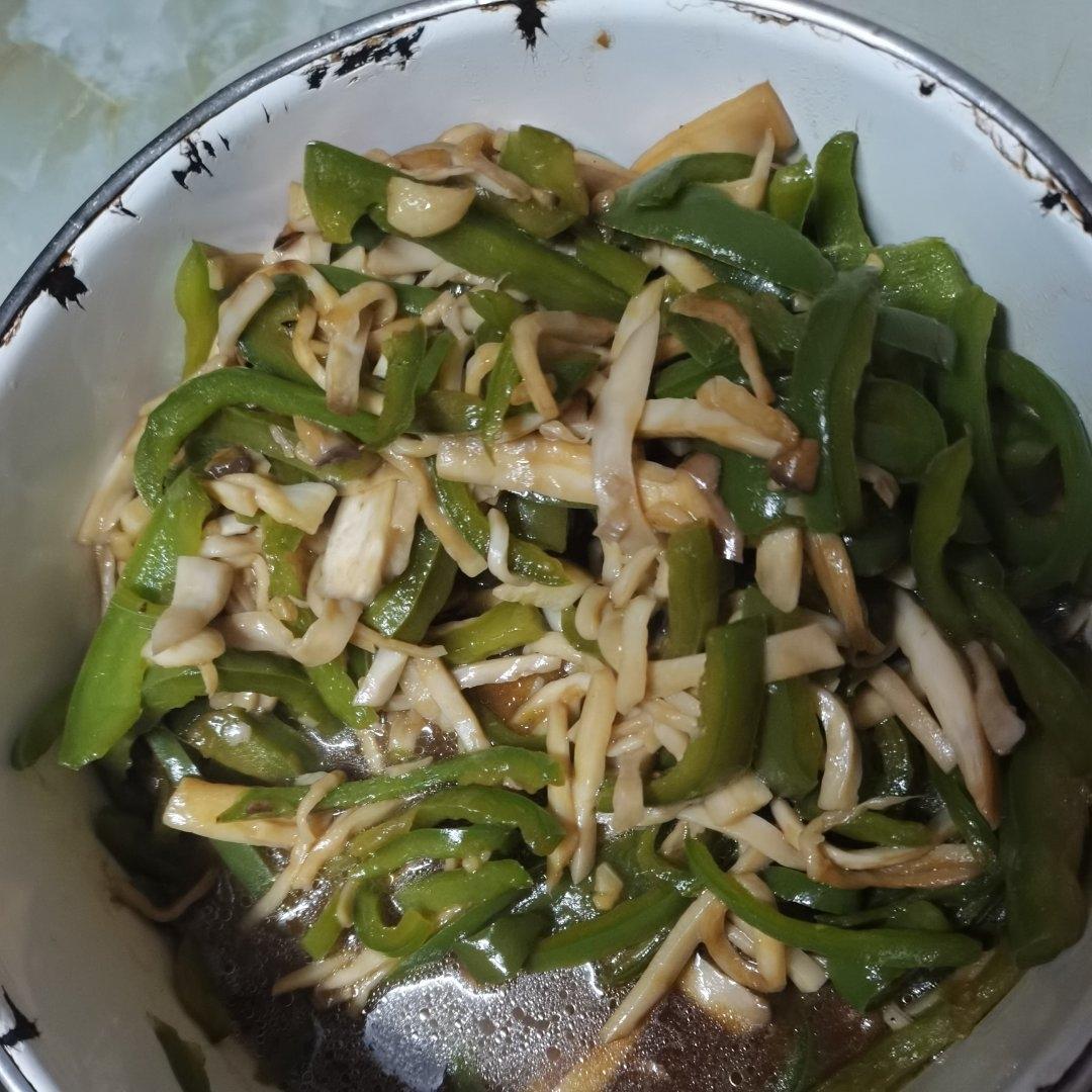 青椒素炒杏鲍菇