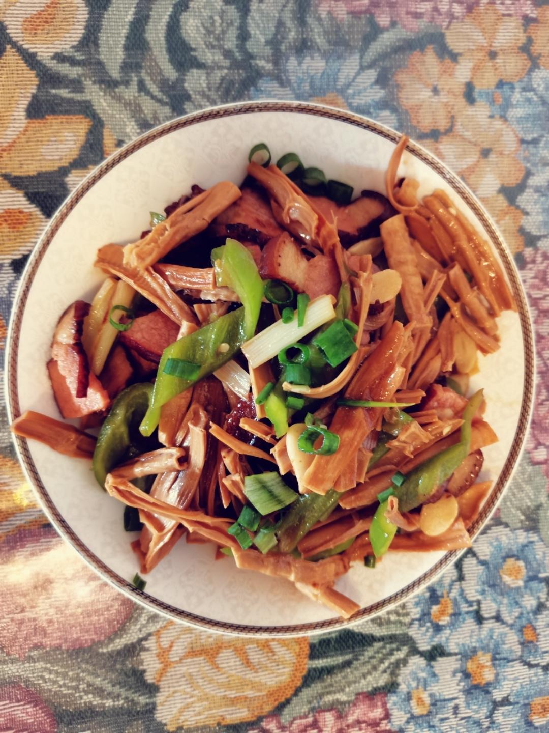 干笋炒腊肉（巨好吃）
